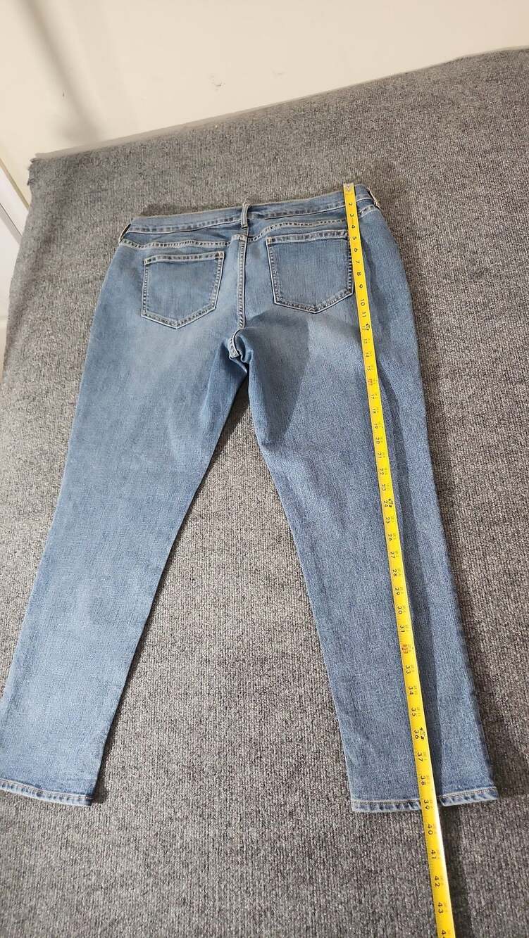 Old Navy Boyfriend Mid-Rise Light Wash Denim Jeans Size 14 Regular - Picture 4 of 12